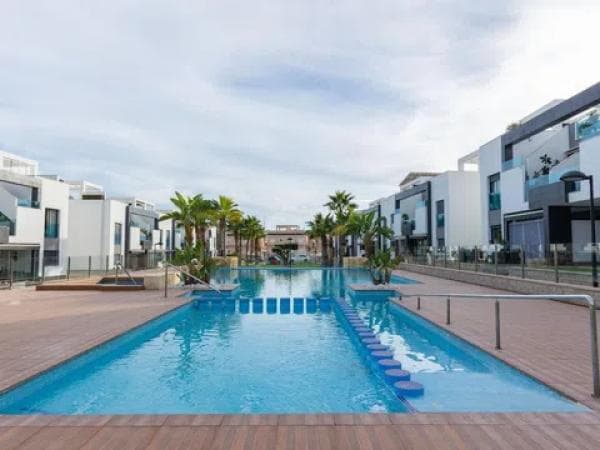 Venta de piso en Barrio Los Balcones - Los Altos del Edén, Torrevieja
photo 1