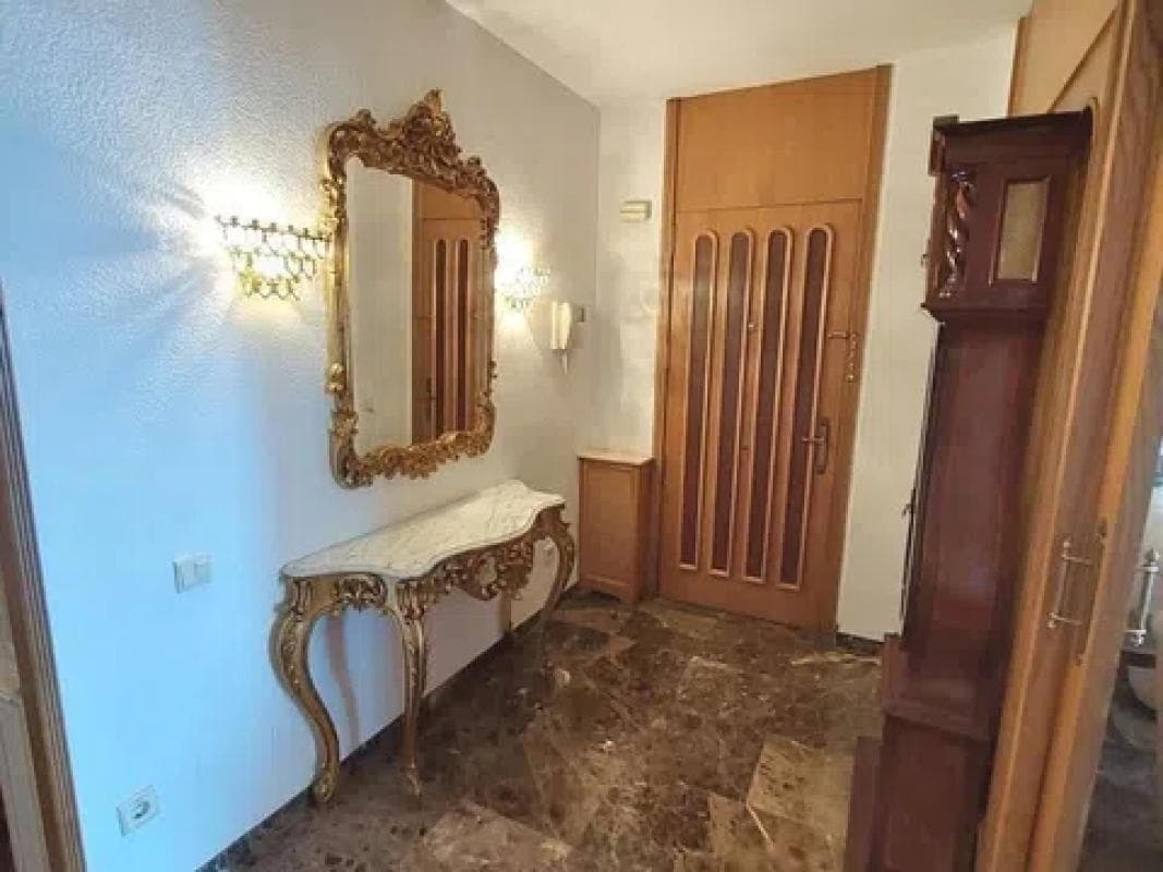 Venta de piso en Barrio Casco Histórico-Santa Cruz, Alicante / Alacant
photo 4