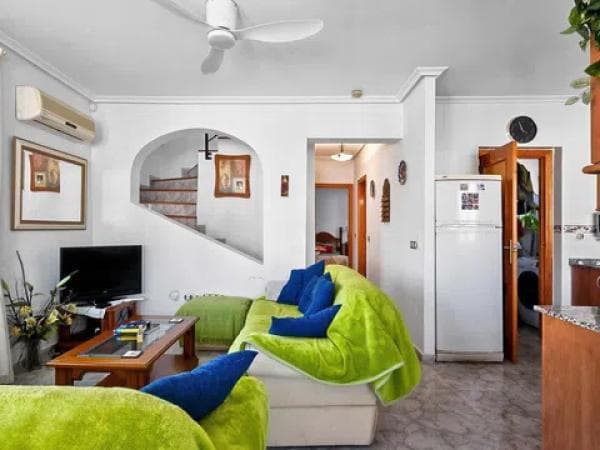 Casa independiente en calle Esparto thumbnail 2