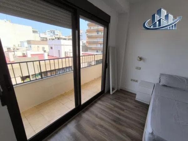Venta de piso en POETA VILA Y BLANCO, 11, Alicante / Alacant
thumbnail 1