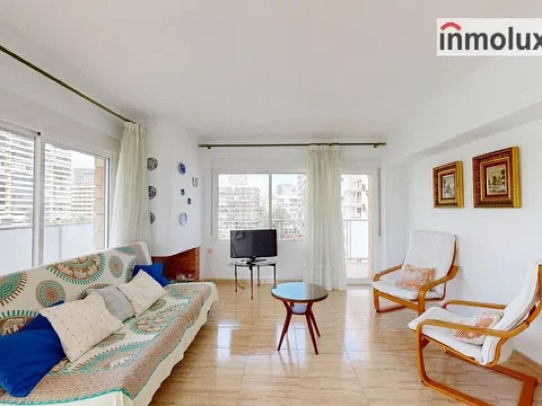 Sale of apartment in Avenida de Niza, Alicante
photo 2