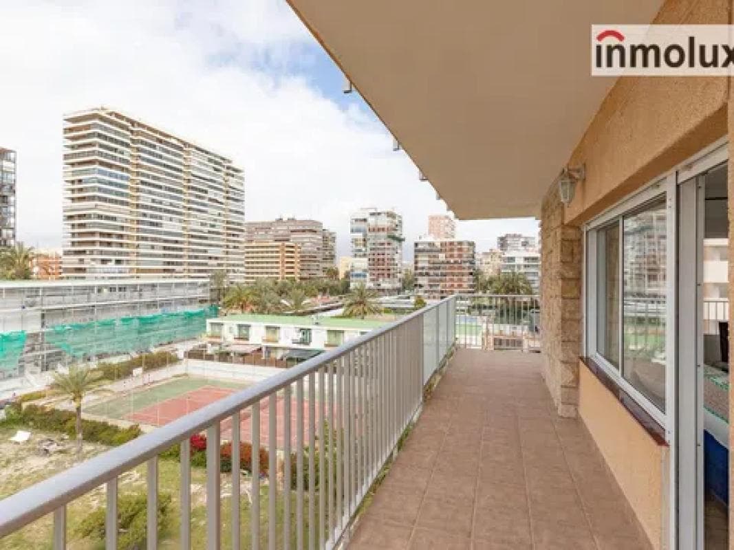 Sale of apartment in Avenida de Niza, Alicante
photo 3