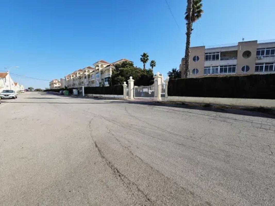 Venta de piso en Barrio La Siesta - El Salado - Torreta, Torrevieja
photo 2