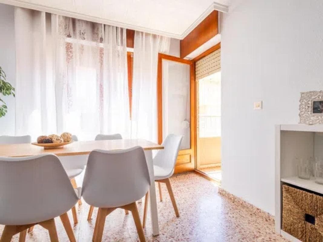 Venta de piso en Barrio El Acequión, Torrevieja
photo 2