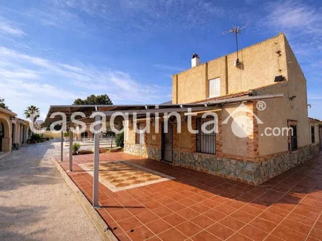 Propiedades en venta y alquiler en España photo 3