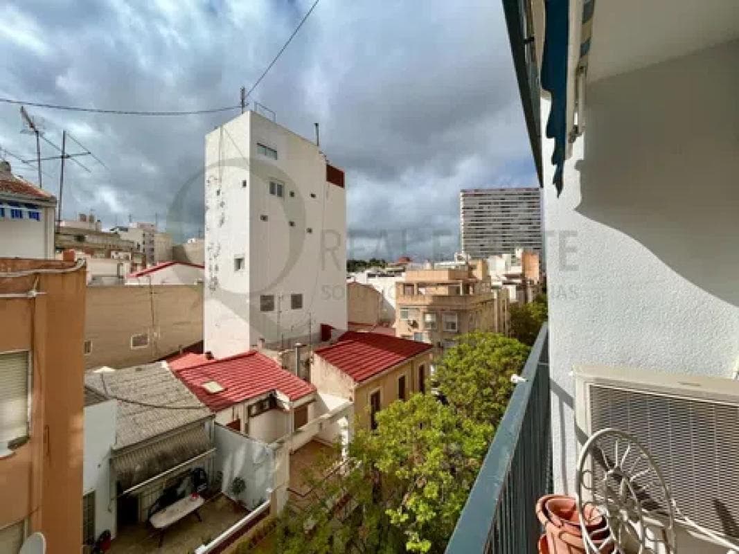 Venta de piso en Calle Pintor Velazquez, Alicante / Alacant
photo 2