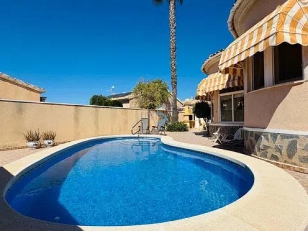 Chalet independiente en venta en Benijofar, Benijofar thumbnail 1