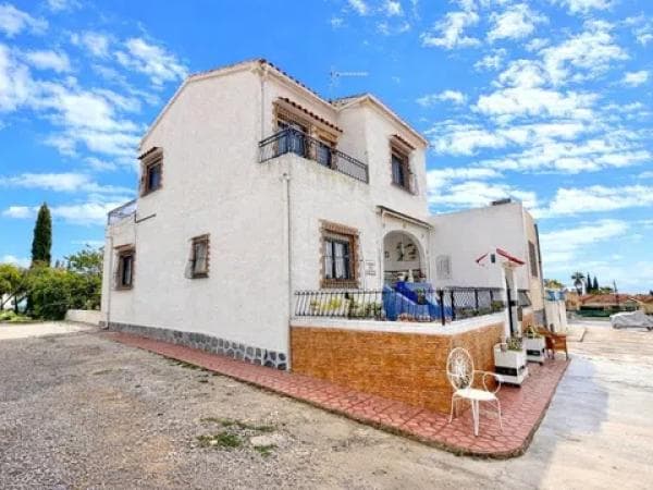 Chalet pareado photo 1