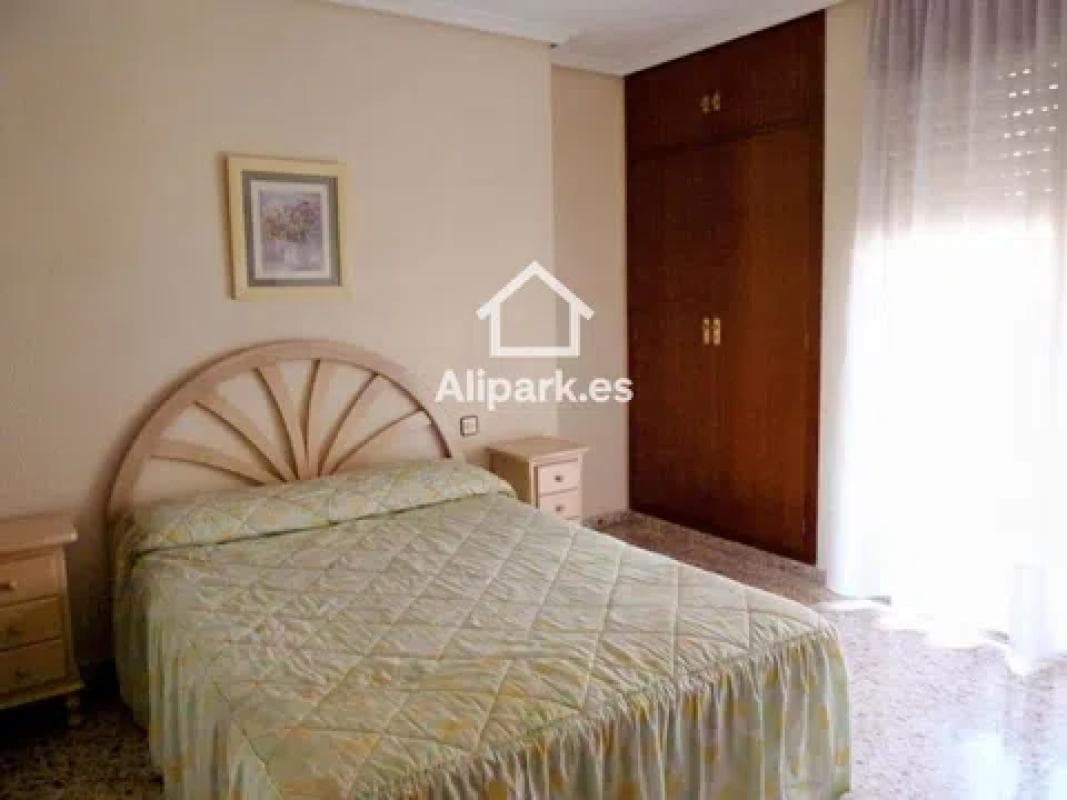 Venta de piso en Calle Astrónomo Comas Sola, Alicante / Alacant
photo 5