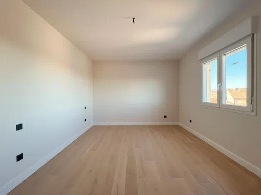 Venta de piso en Avenida Cortes de Aragón, 6, Pinseque
photo 5