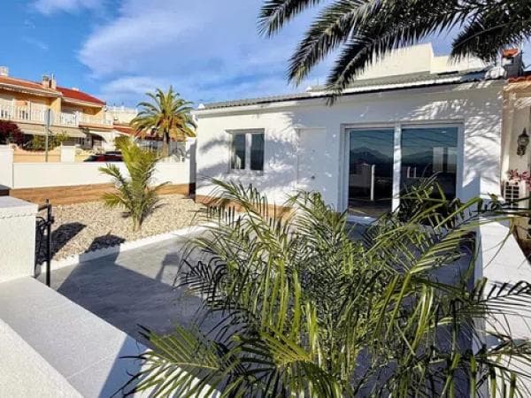 Casa independiente en calle Costa de Garraf thumbnail 2