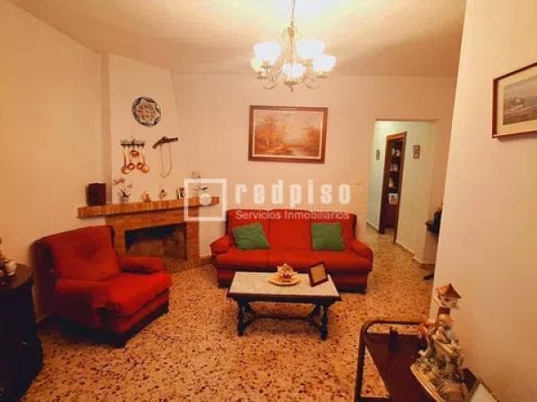 Chalet adosado en de la Fuente thumbnail 2