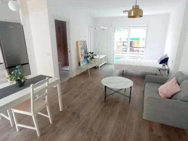 Estudio en venta en Barrio Los Castillejos - La Trinidad, Málaga photo 1