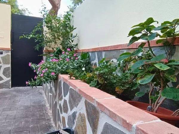 Chalet pareado en calle Compositor Carmelo Bernaola thumbnail 1