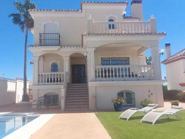 Casa independiente en calle Jacob thumbnail 1