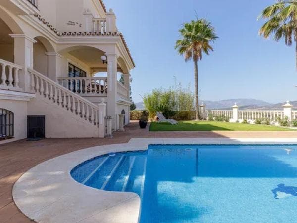 Casa independiente en calle Eneas thumbnail 1