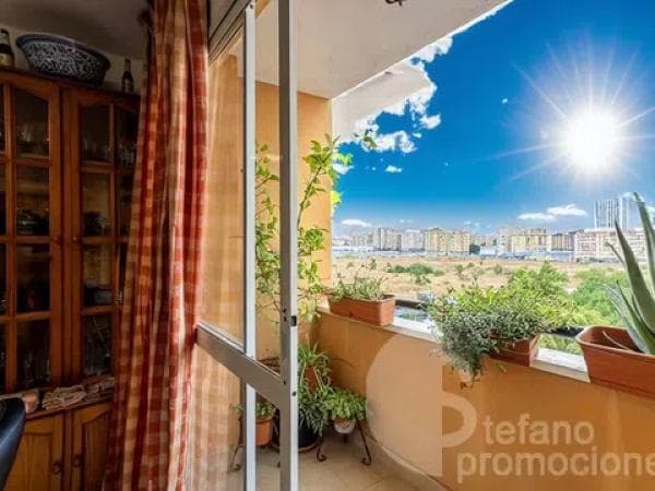 Duplex for sale on Calle Cedrón, Málaga thumbnail 2