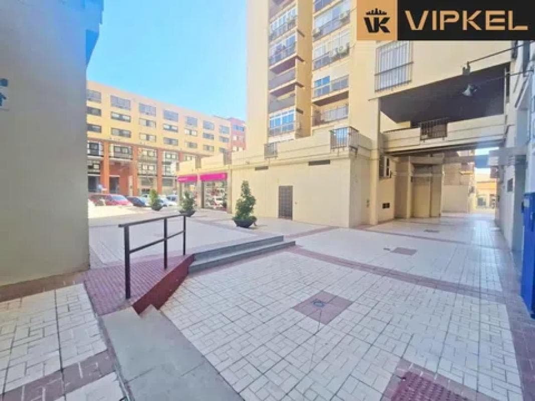 Продажа квартиры на Calle Mauricio Moro Pareto s/n, Малага
photo 2