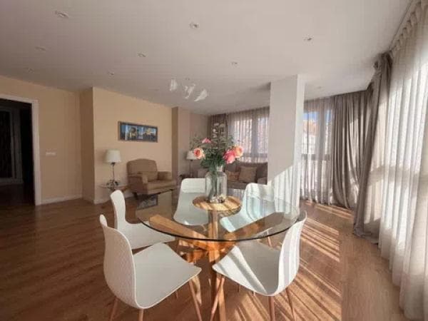 Venta de piso en Barrio El Ejido, Málaga
photo 1