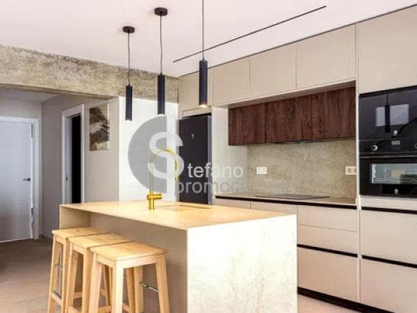 Chalet adosado en calle Hermanos Oliver thumbnail 1