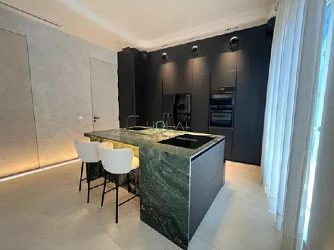Продажа квартиры на Calle Luis de Velázquez, Малага
photo 2