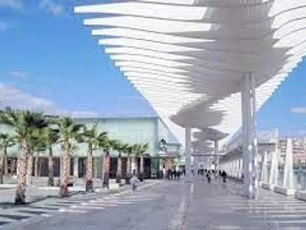 Venta de piso en C. Espirea s/n, Málaga
thumbnail 1