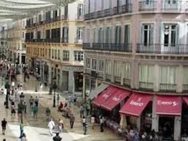 Venta de piso en C. Espirea s/n, Málaga
thumbnail 2