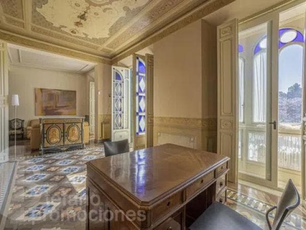 Venta de piso en Plaza de la Merced, Málaga
photo 1