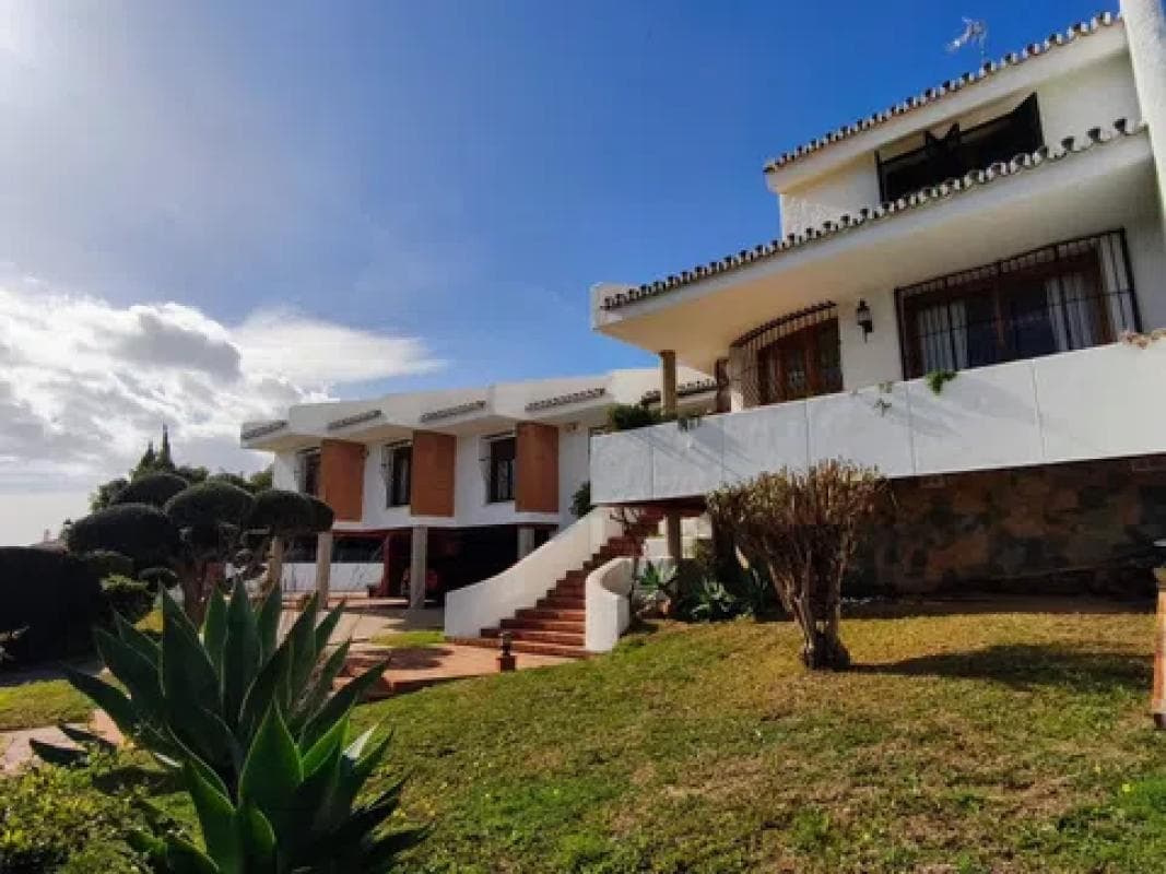 Продажа отдельного шале в Calle Aceituno, Малага photo 4