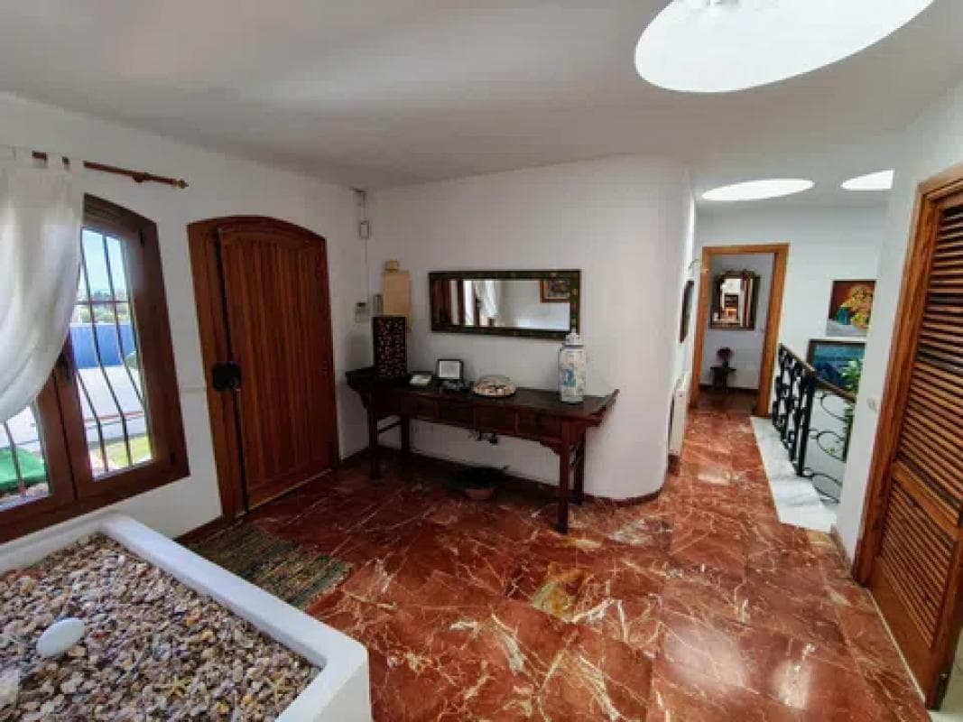 Продажа отдельного шале в Calle Aceituno, Малага photo 5