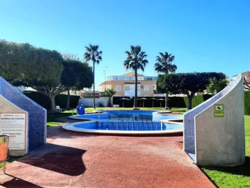 Venta de piso en Barrio La Siesta - El Salado - Torreta, Torrevieja
photo 2