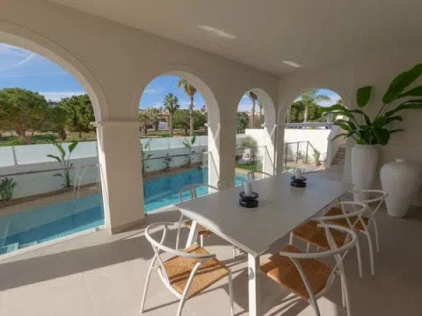 Casa independiente en calle Isla Formentera s/n thumbnail 1