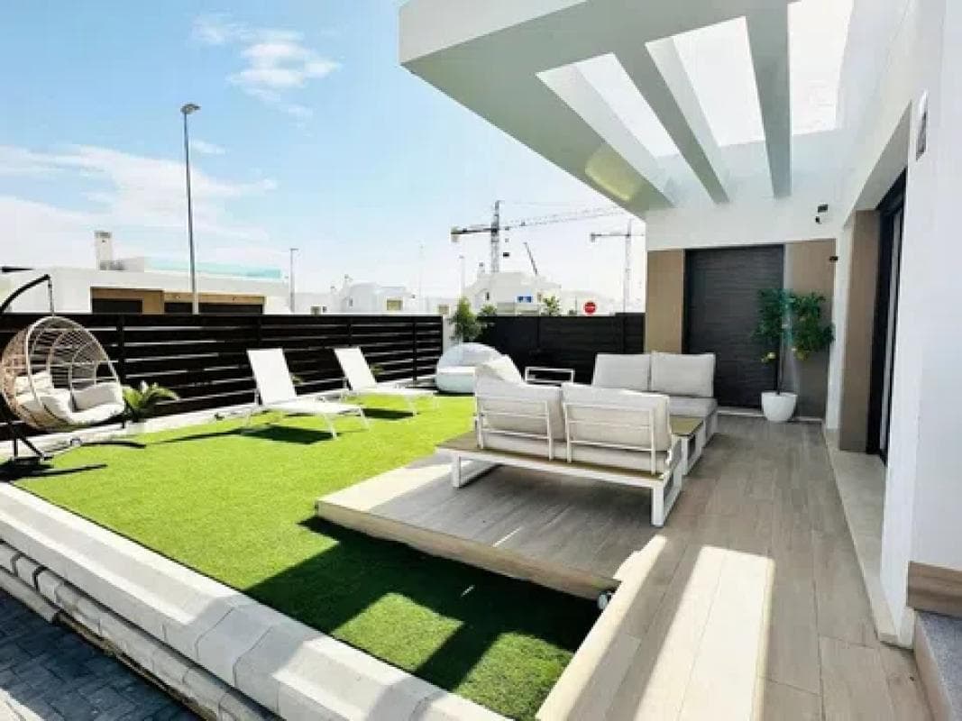 Venta de chalet adosado en Desamparados-Hurchillo-Torremendo , Orihuela photo 4