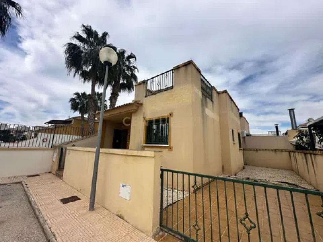 Venta de chalet adosado en Calle Segovia, 1 , Almoradí photo 2