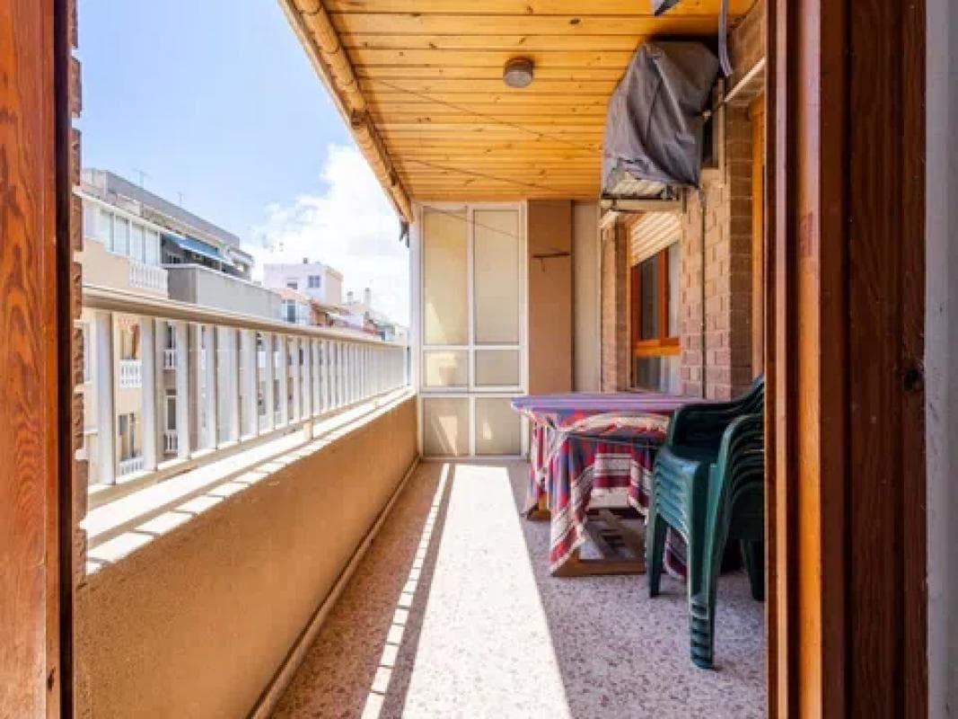 Venta de piso en Calle Monteagudo, Torrevieja
photo 2