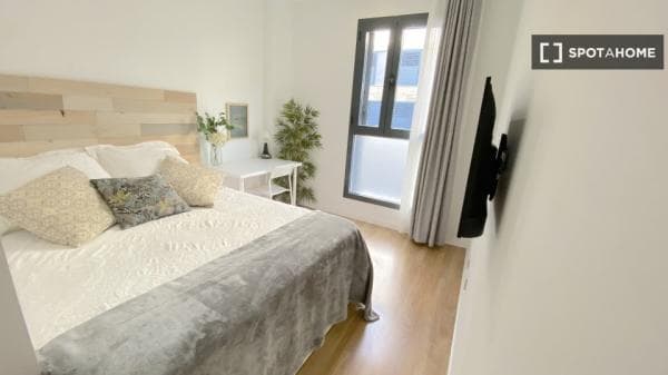 Habitación en piso compartido en Cruz Roja-Capuchinos. thumbnail 1