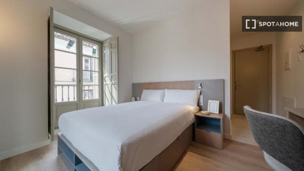 Habitación en piso compartido en madrid. photo 1