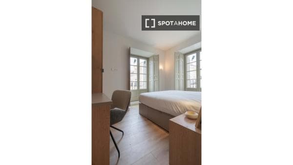 Habitación en piso compartido en madrid. thumbnail 2