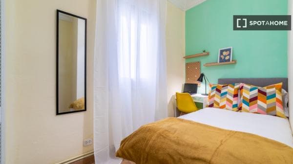 Habitación en alquiler en Cortes, Madrid photo 1