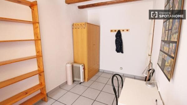 Habitación en piso compartido de 3 habitaciones en alquiler en El Raval, Barcelona thumbnail 2