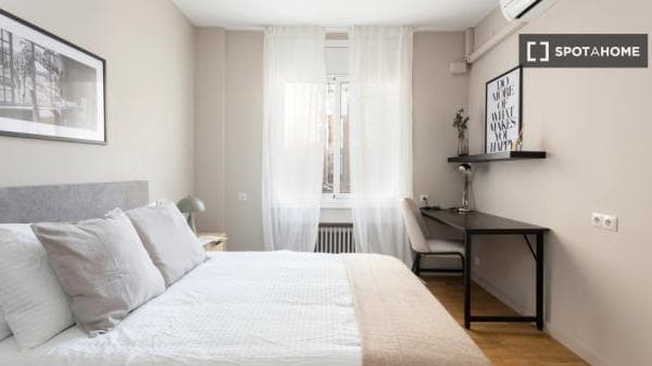 Habitación en piso compartido de 6 habitaciones, Les Corts thumbnail 2