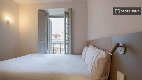 Habitación en piso compartido en madrid. thumbnail 2