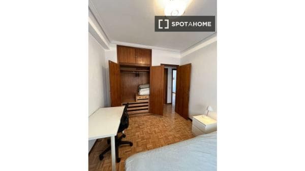 Habitación en piso compartido en madrid. photo 4