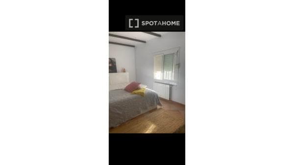 Habitación en piso compartido en Catalunya photo 1