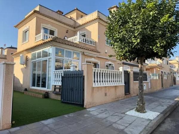 Chalet independiente en venta en Torre de la Horadada, Pilar de la Horadada
thumbnail 1