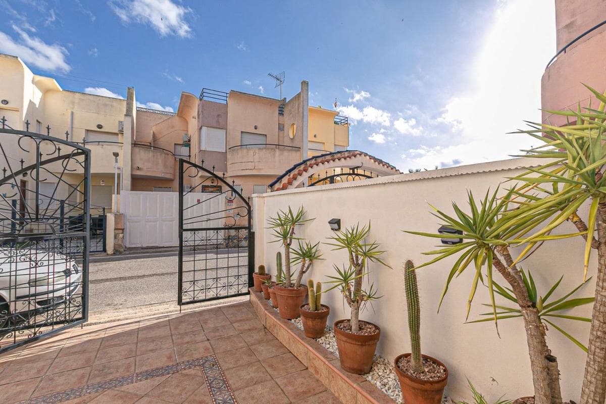 Venta de chalet independiente en Barrio La Siesta - El Salado - Torreta, Torrevieja
photo 3