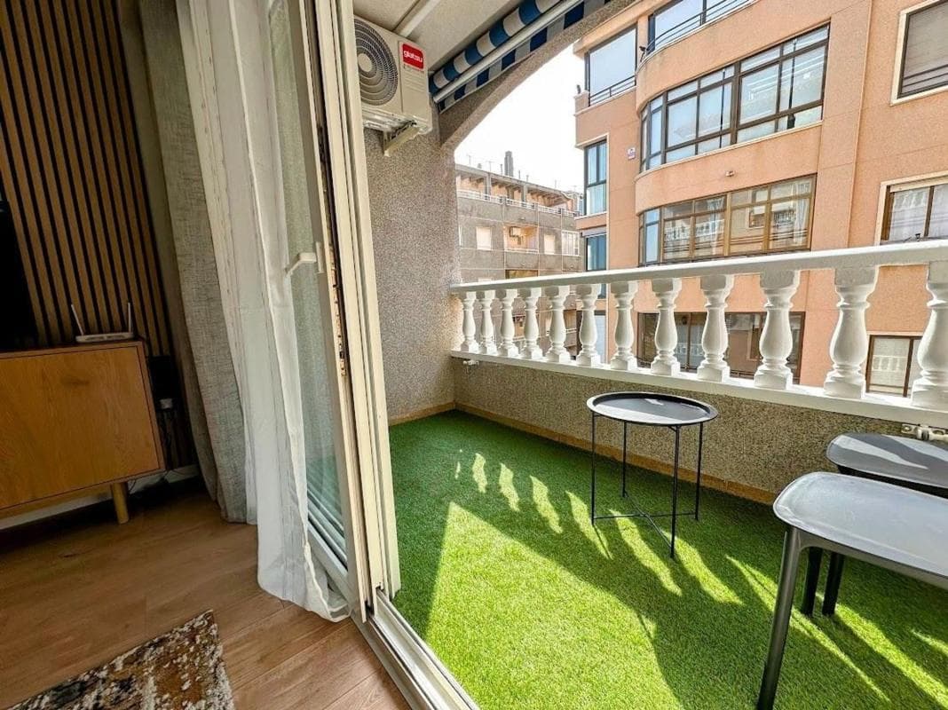 Venta de piso en Calle Capitán García Gea, 25, Torrevieja
photo 3