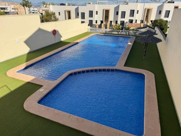 Chalet adosado en calle Ebro, 5 thumbnail 2