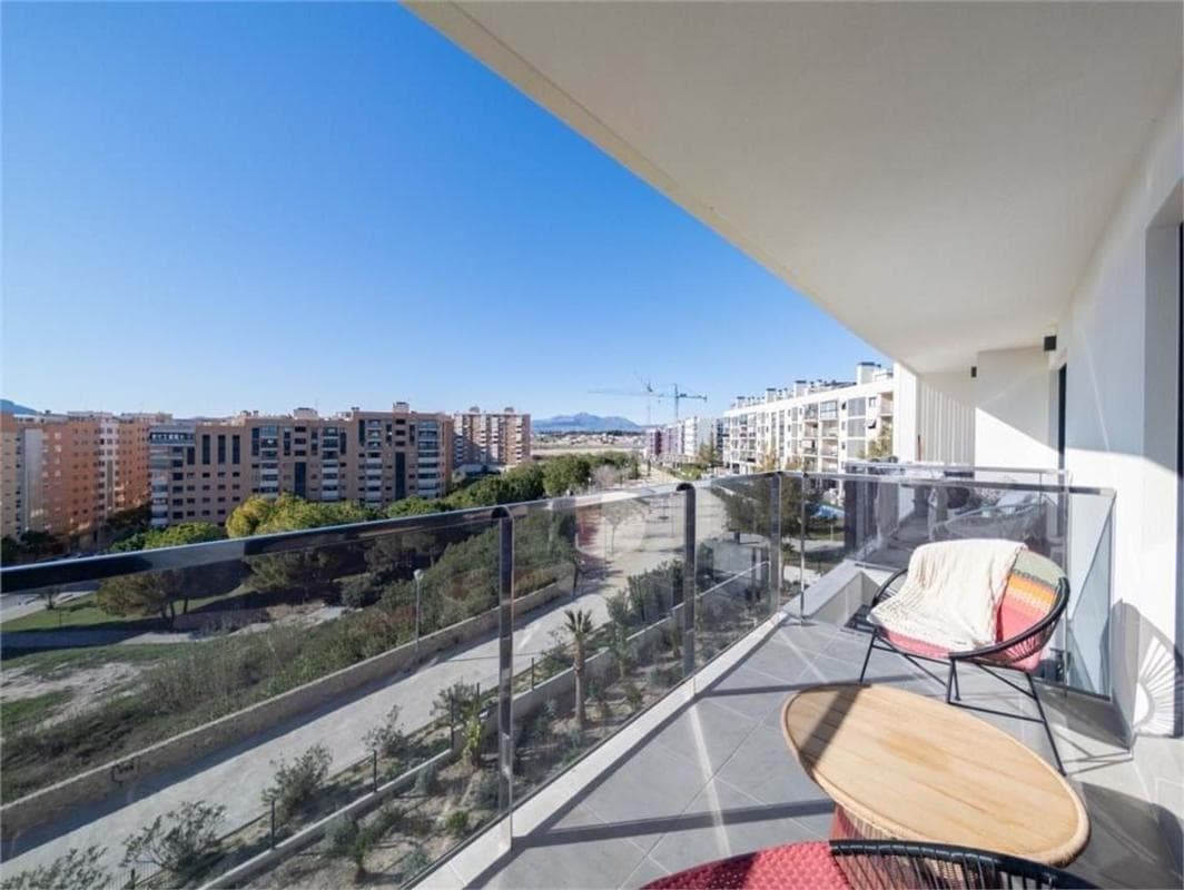 Venta de piso en Barrio Paus, Alicante / Alacant
photo 2