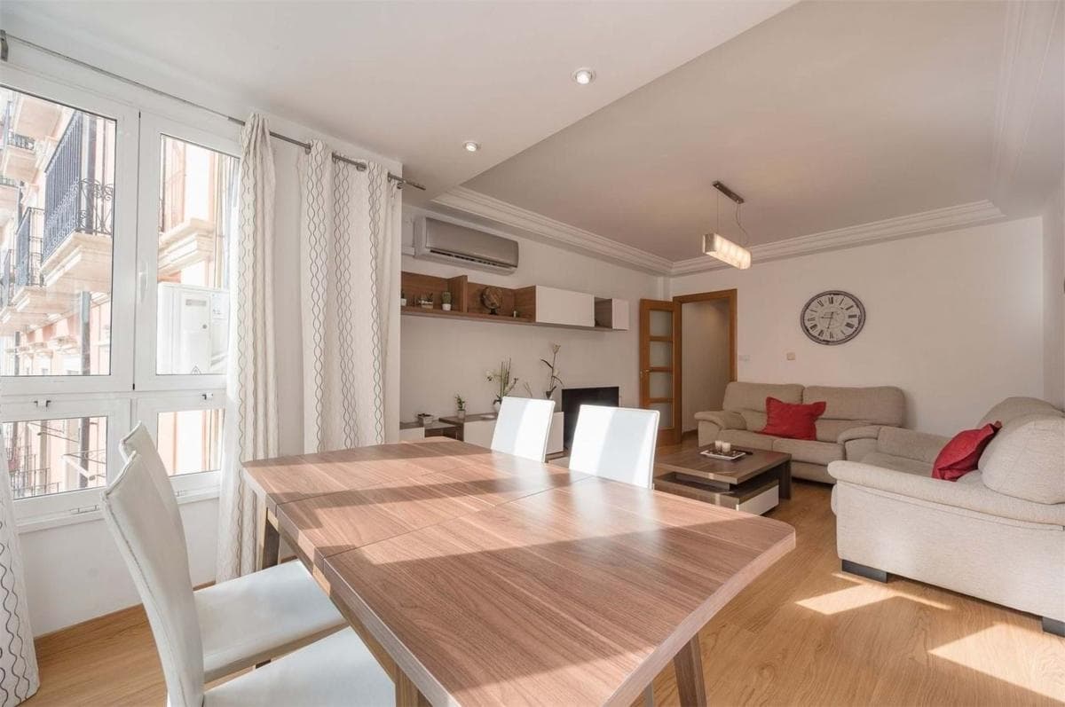 Venta de piso en Barrio Casco Histórico-Santa Cruz, Alicante / Alacant
photo 4